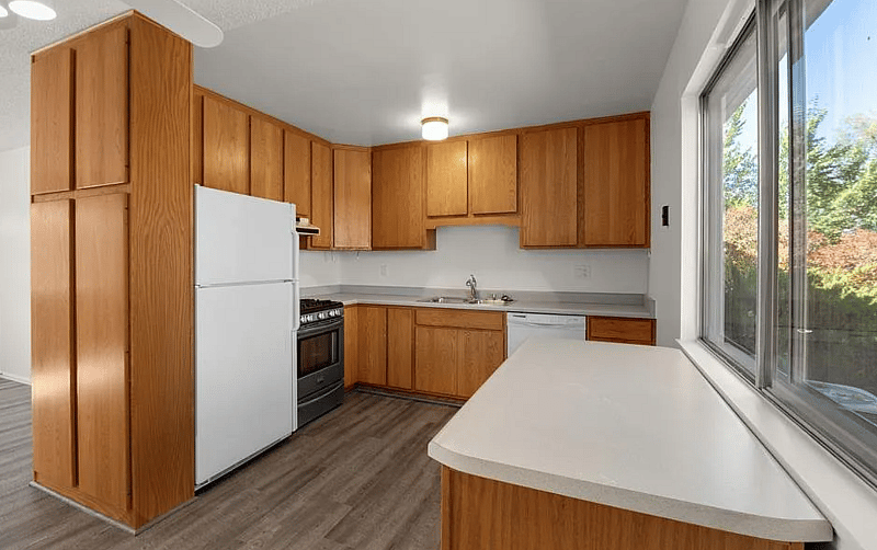 LOTS of cabinet space in kitchen