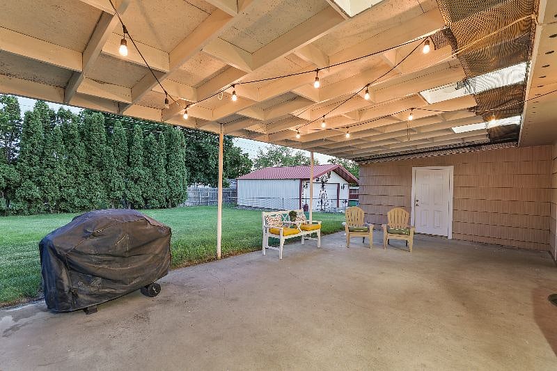 Covered Patio off Kitchen
