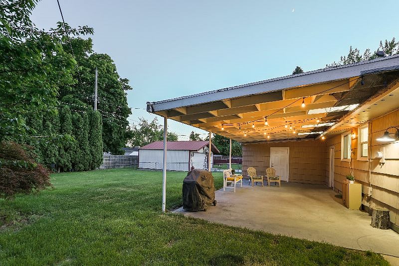 Covered Patio off Kitchen