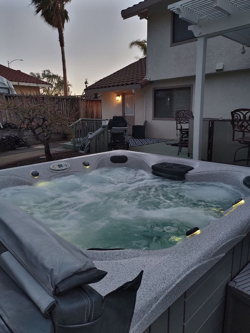 Back Deck 
w/ BBQ, Hot Tub, ....