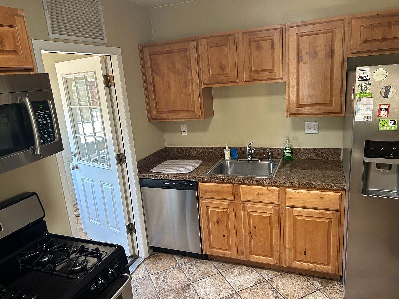 Furnished Finder property 524587_1 photo 3