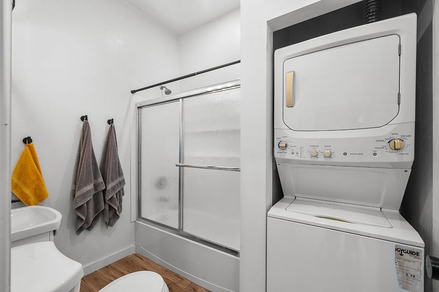 Bathtub/shower combo, sink, toilet, Washer/Dyer.