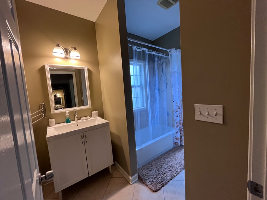 2nd rooms private bath