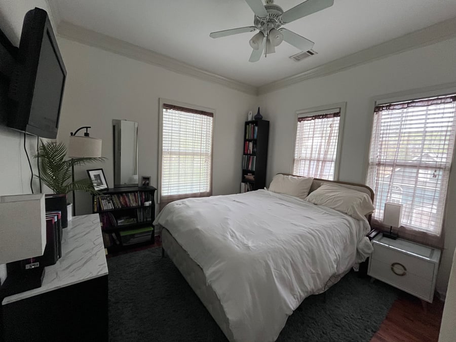 $1100 mo - 2nd Bedroom w/queen bed & private bathroom