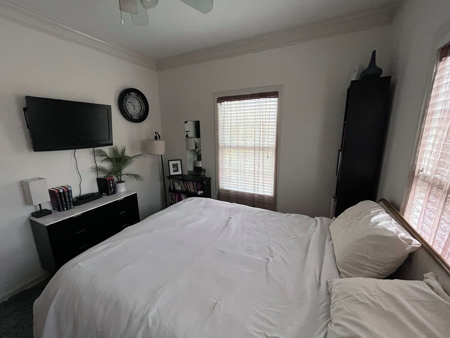 $1100 mo - 2nd Bedroom w/queen bed & private bathroom