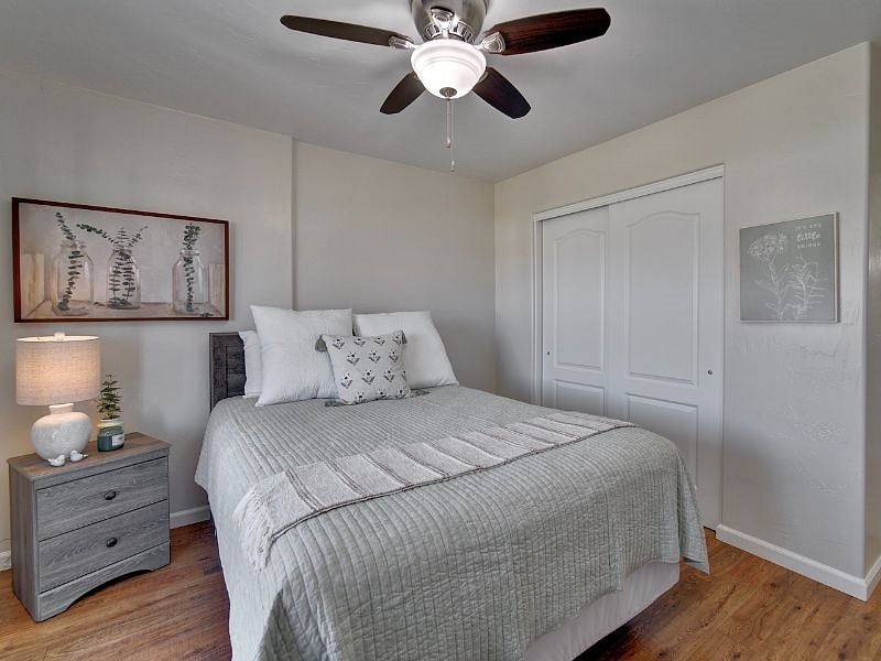Bedroom 2 / Queen Bed