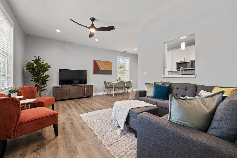 Spacious living area with 55" Roku TV!