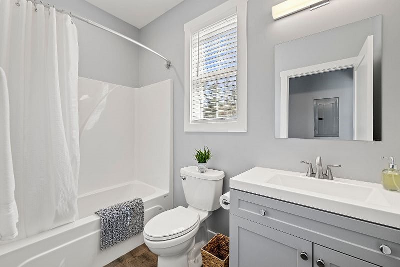 Full bathroom adjacent to the queen bedroom on the main living floor.