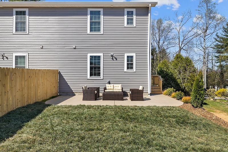 Alternate view of the back patio and yard area.