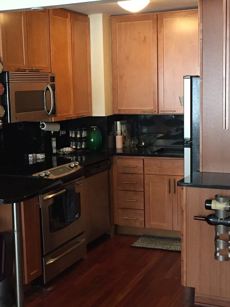 Full Size Stove with Glass Cooktop. Over the Range Microwave Oven