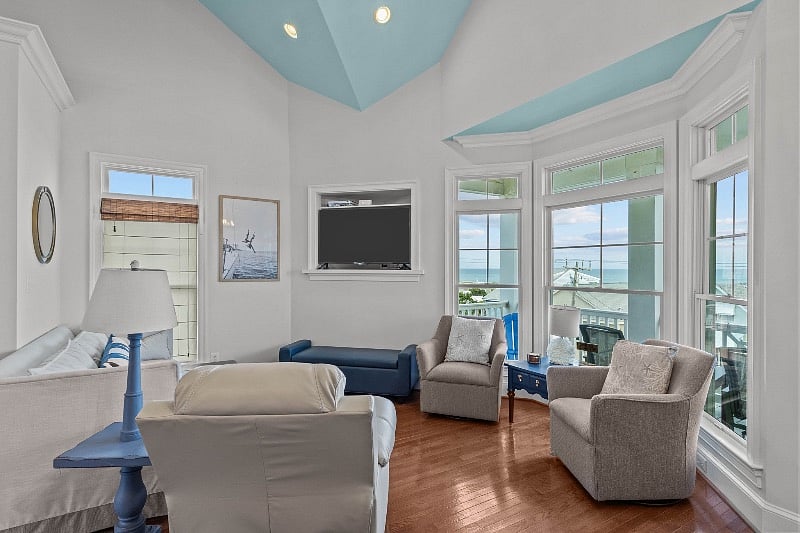 Living room with sweeping ocean views, 50" smart tv with live channels, and Nintendo Wii