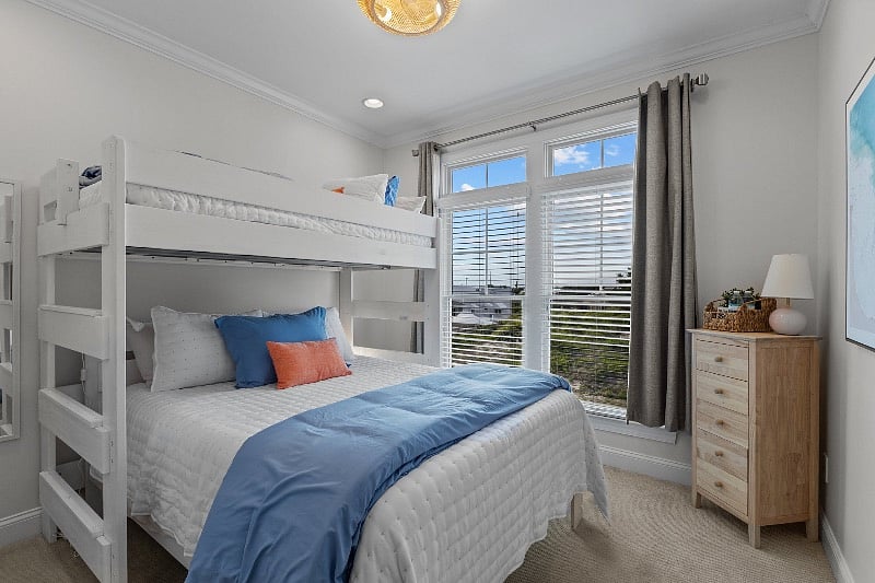 Twin over queen bedroom