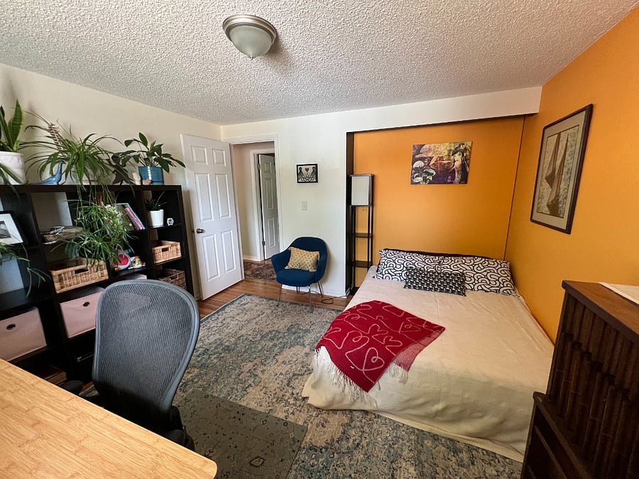 Office/2nd bedroom with sofa-bed pulled out