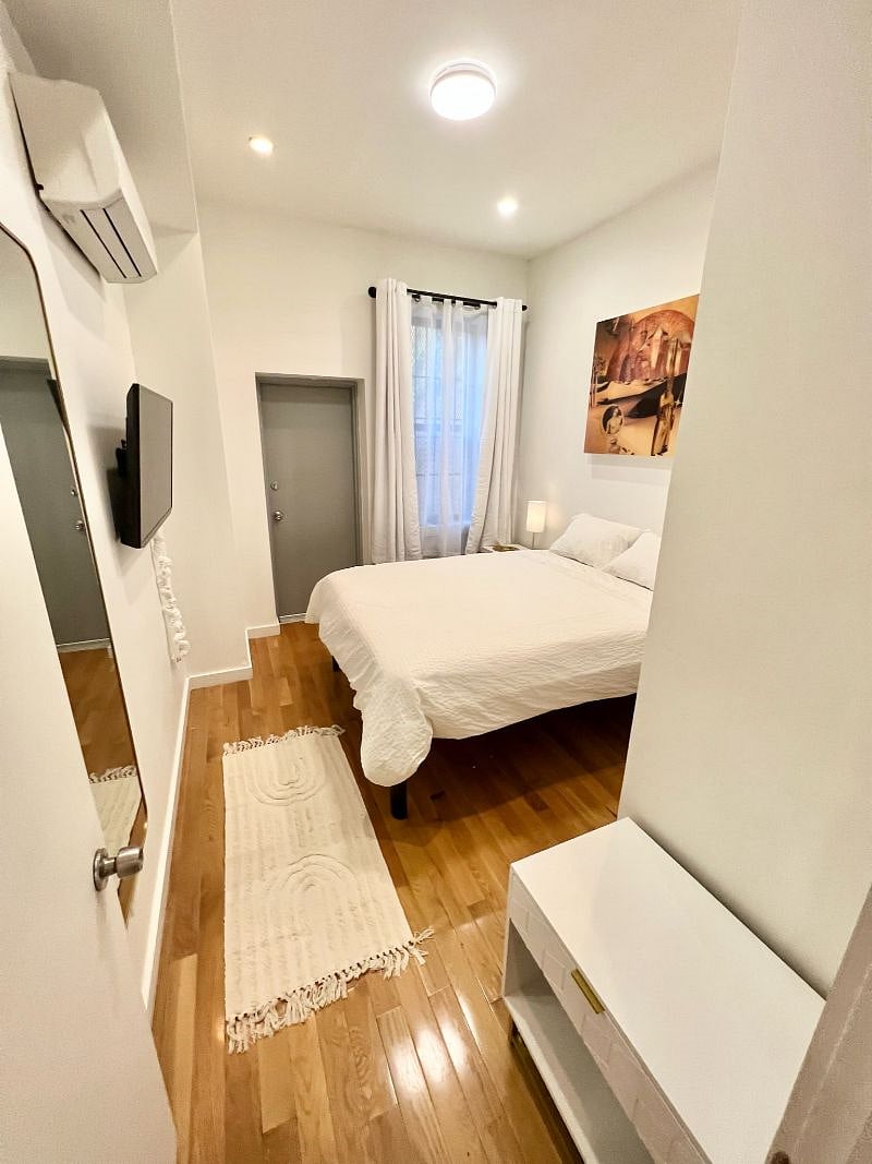 Queen Room 2