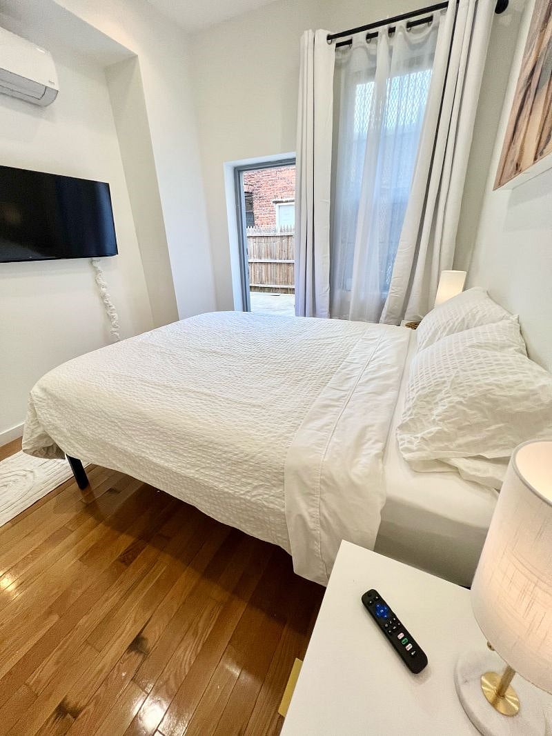 Queen Room 2