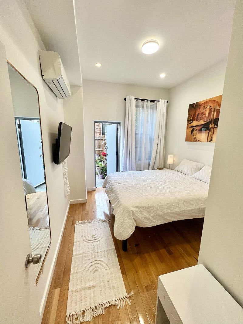 Queen Room 2