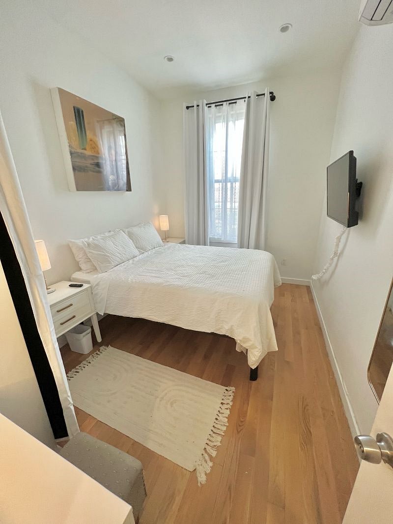 Queen Room 1