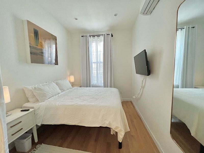 Queen Room 1