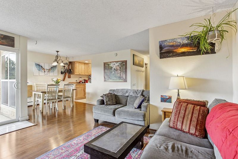 Living & relaxing area