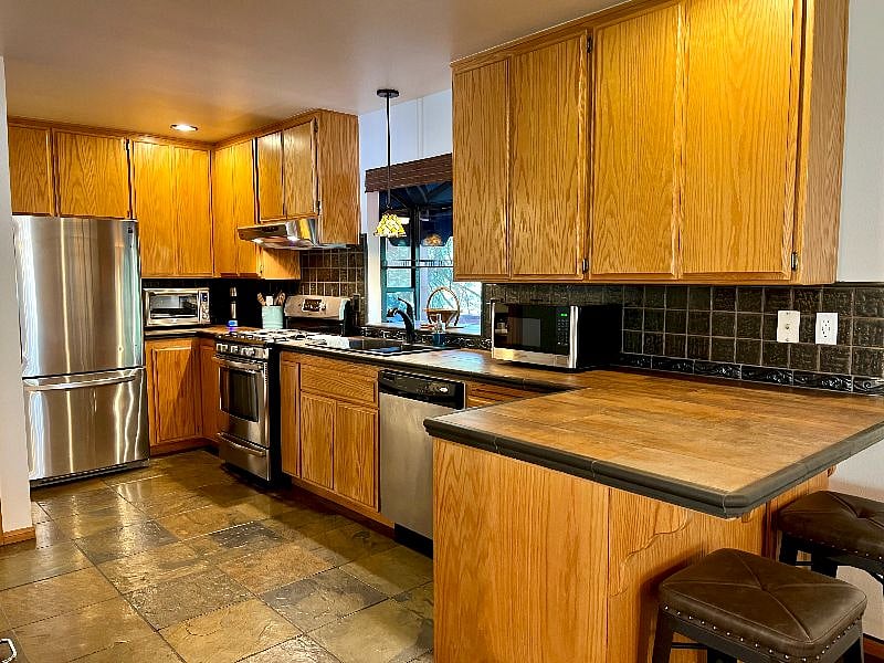 Furnished Finder property 525334_1 photo 2