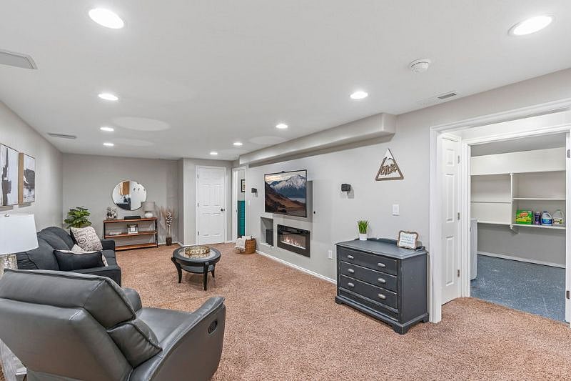 Furnished Finder property 525428_1 photo 3
