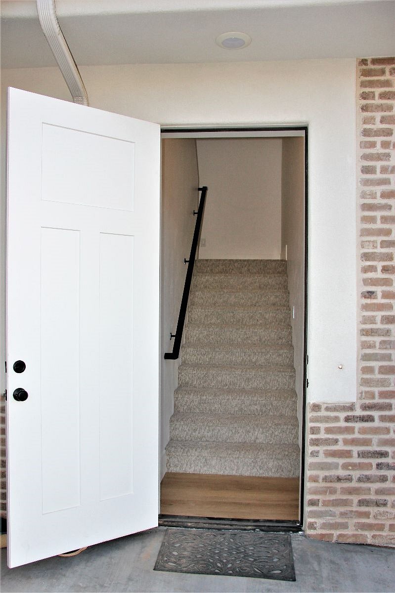 Private entrance for tenants. Only tenants have access to this stairwell. 