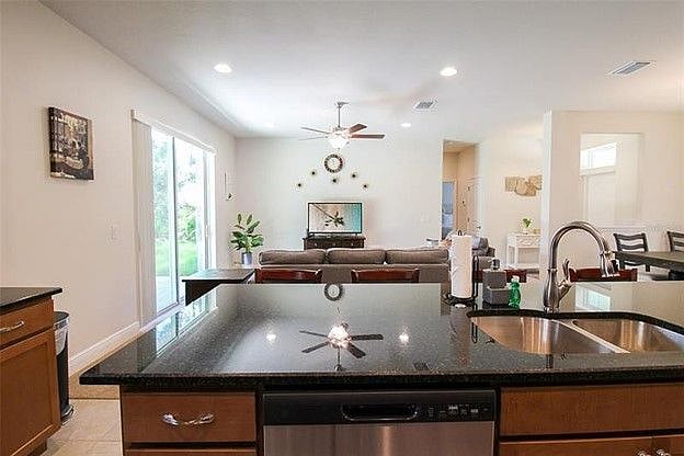 Furnished Finder property 525682_1 photo 15