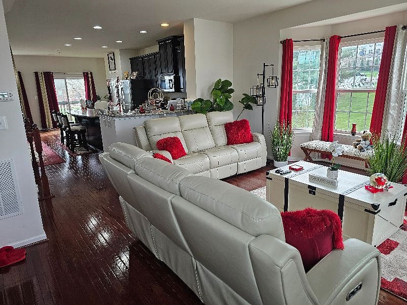 Full view of main level, common area