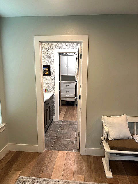 1st bedroom walk in full bath and walk in closet
