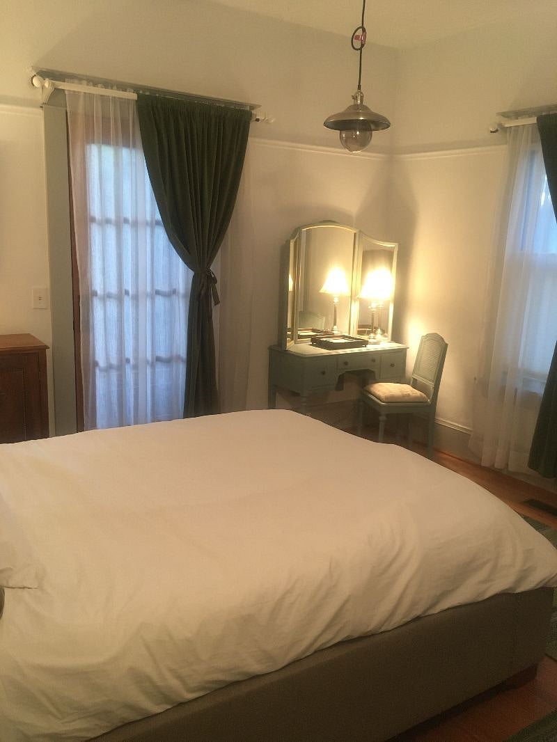 Queen bedroom