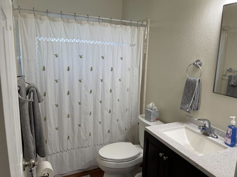 Full Bathroom with tub/shower combo.