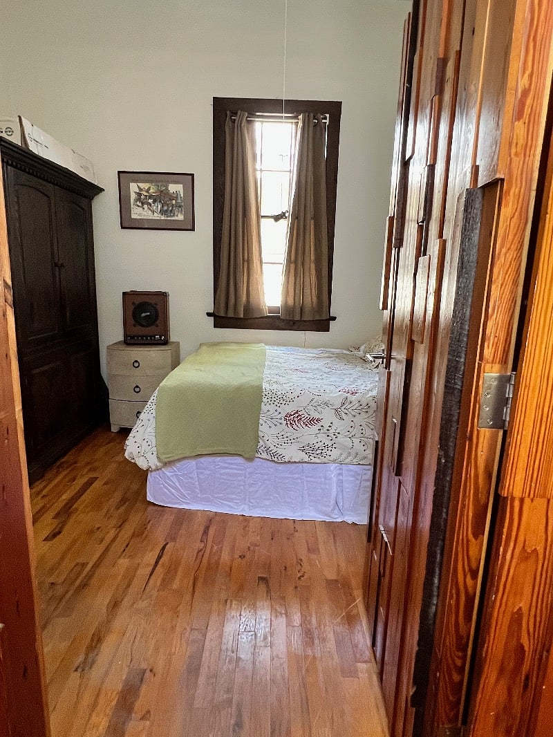 BEDROOM #1 W/QUEEN 