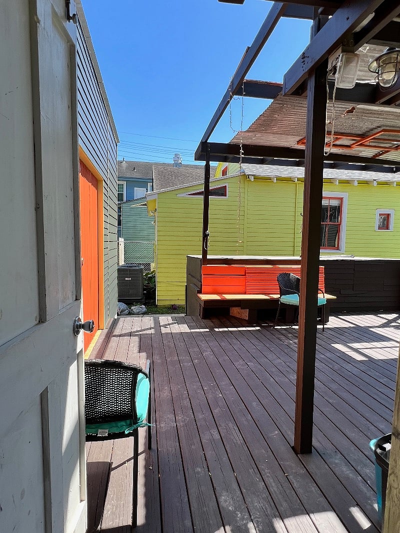 SPACIOUS DECK