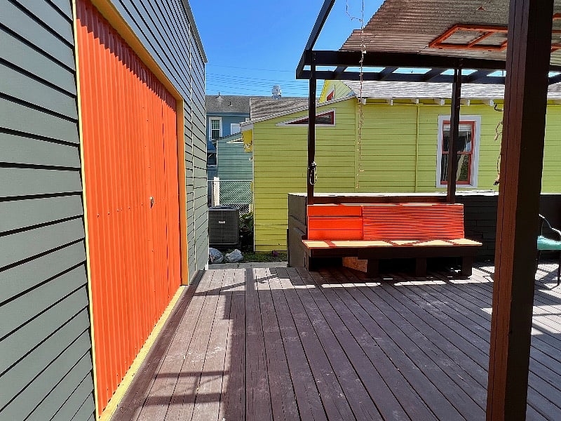 SPACIOUS DECK