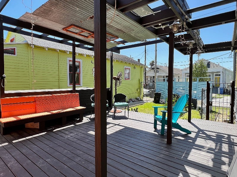 SPACIOUS DECK