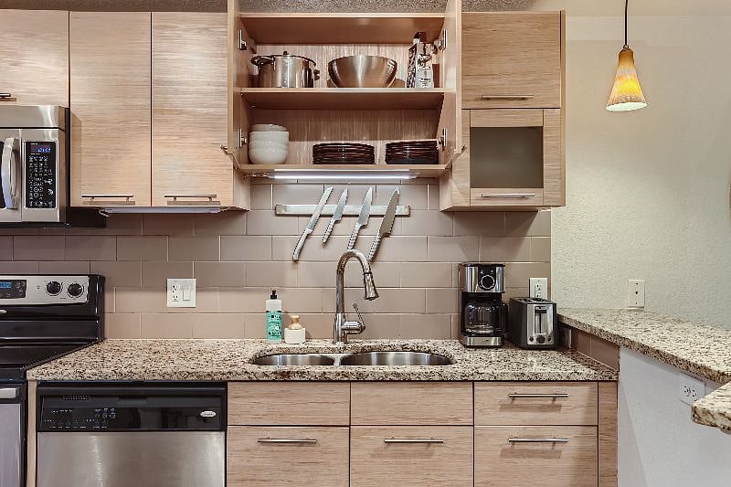 Fully equipped kitchen.