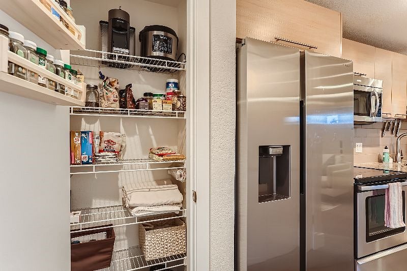 Plenty of pantry space!