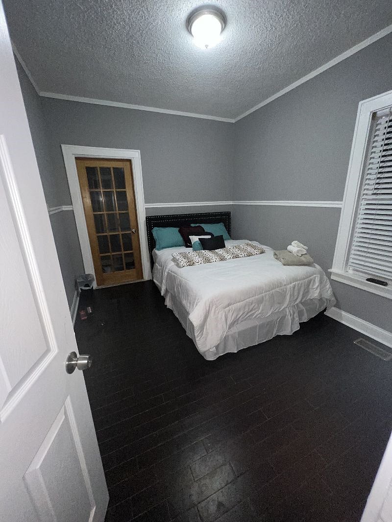 1st Bedroom Queen Bed