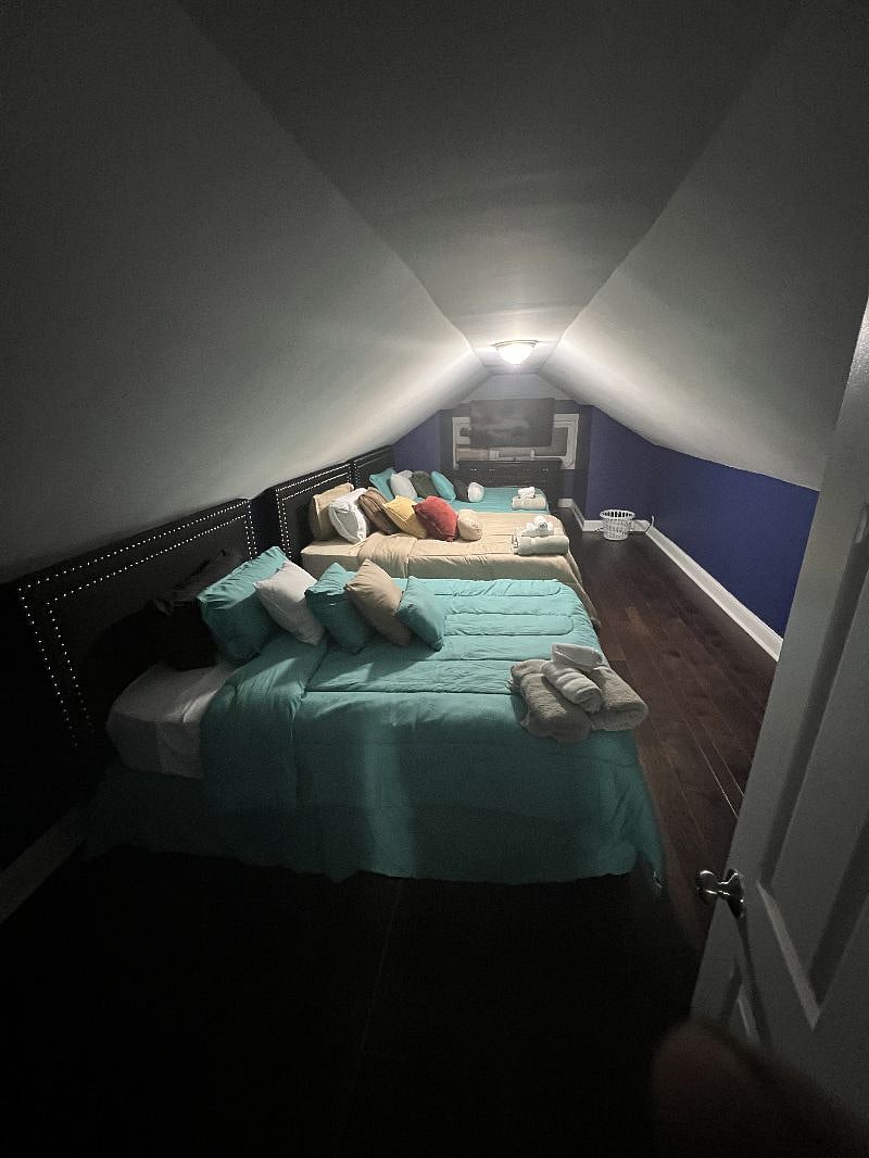 4th bedroom with 3 Full Beds 