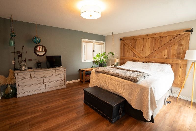 Master Bedroom suite (2nd floor).