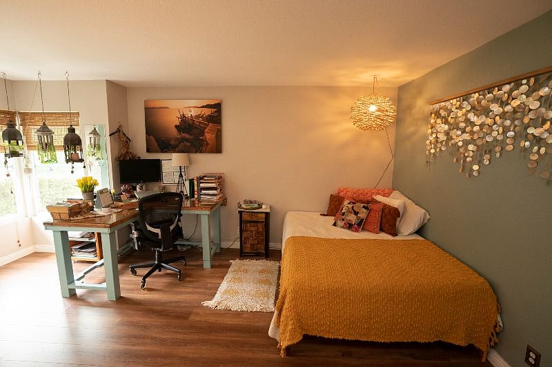 2nd bedroom suite/office.