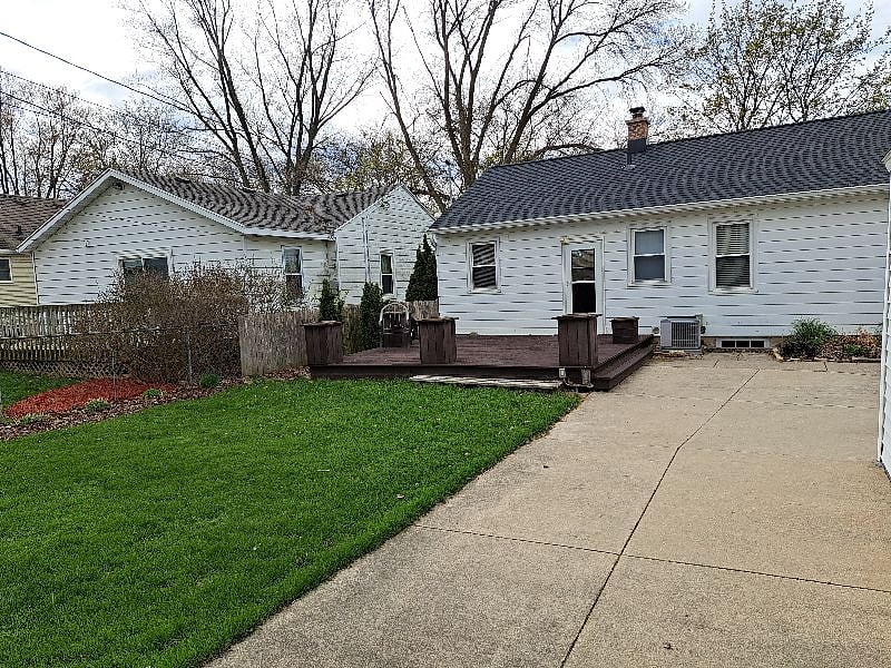 spacious, unfenced yard
