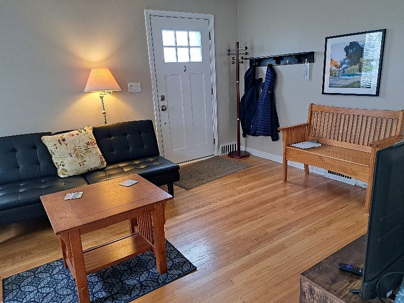 simple yet functional entry to home.
