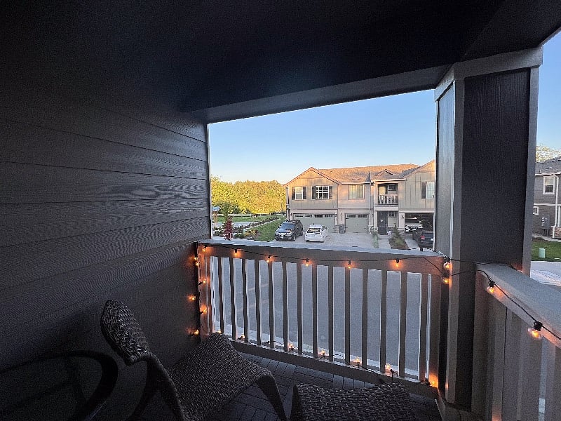 Balcony facing the east (sunrises).