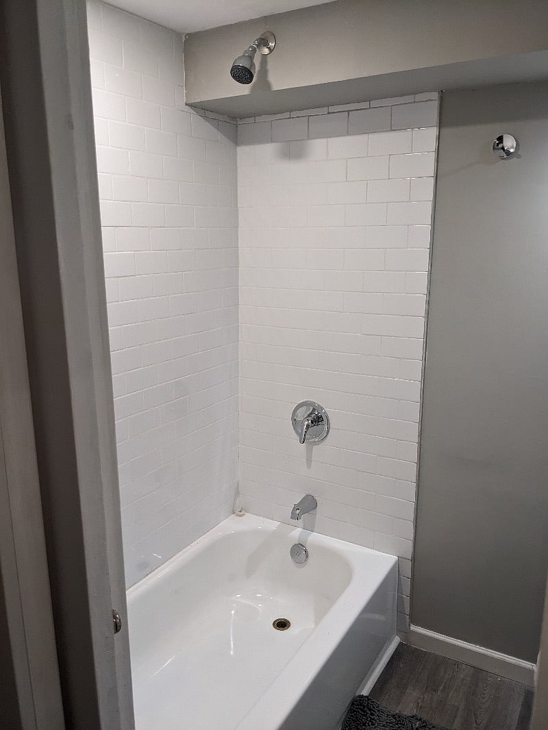2nd bath Pic 2: Shower and tub