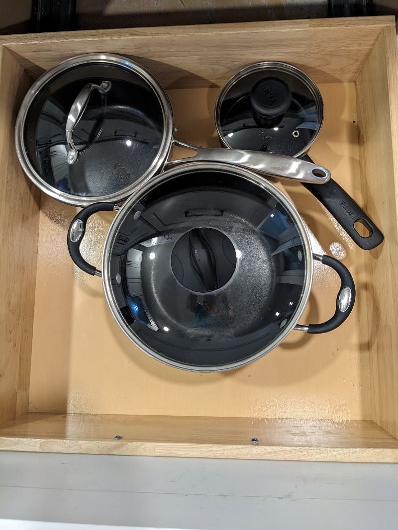Fully stocked kitchen: cookware Pic 3
