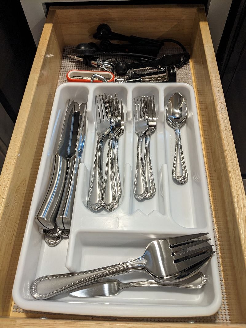 Fully stocked kitchen: Stainless steel cutlery