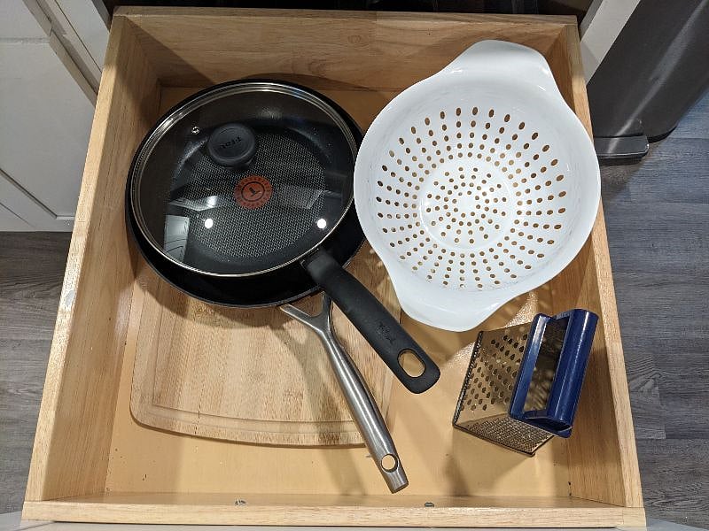Fully stocked kitchen: cookware Pic 1