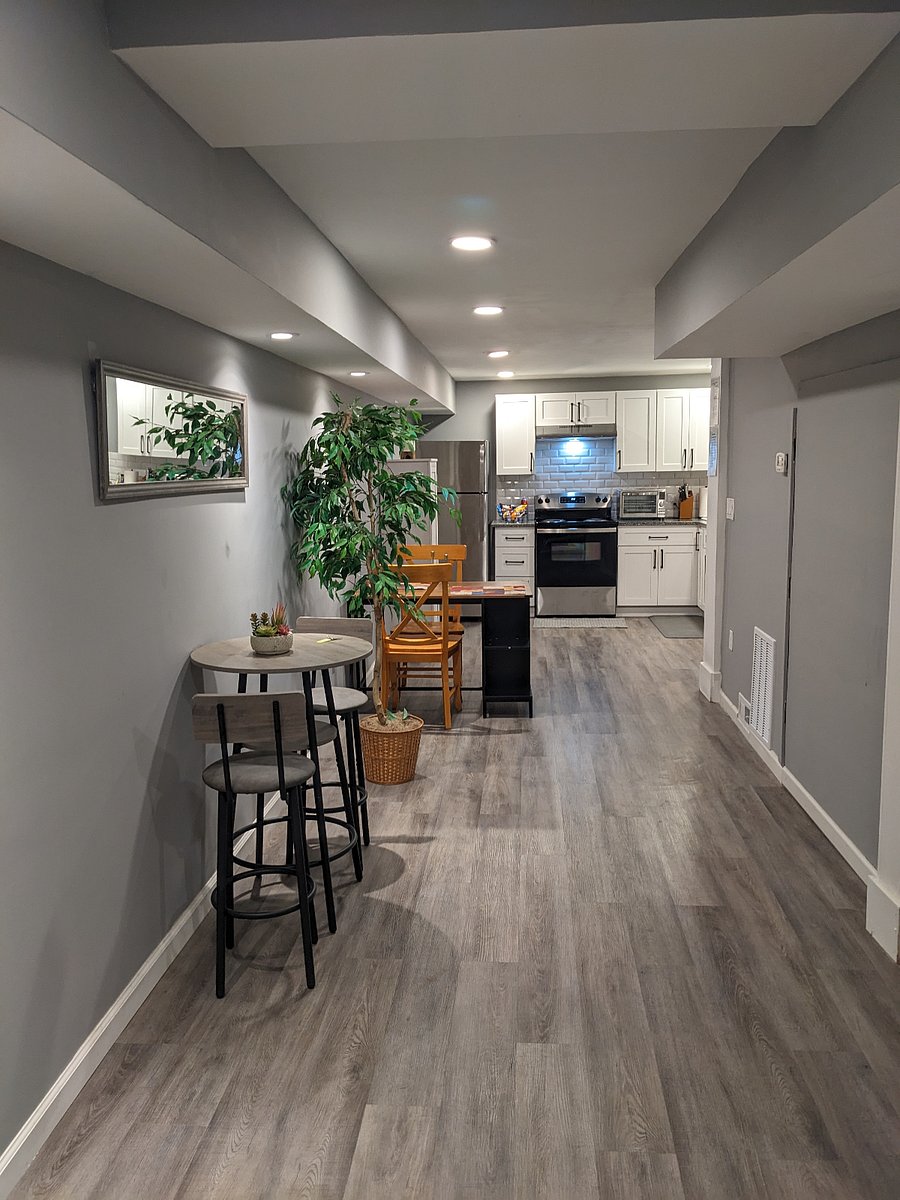 Hallway: living room to kitchen