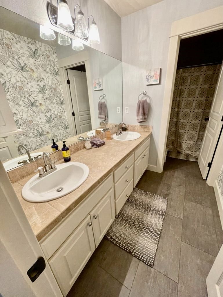 2nd bathroom upstairs